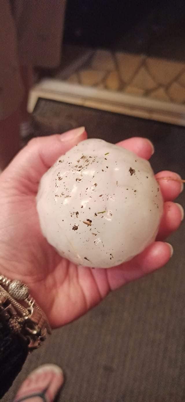 Continuă furtunile puternice în vestul Europei. Franța a fost lovită de grindină cu diametrul unei mingi de tenis 769412