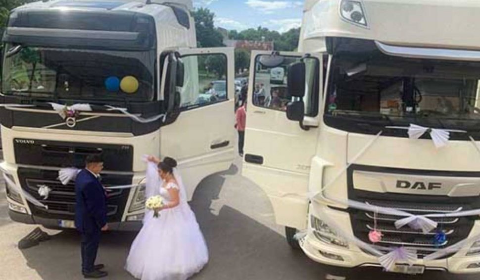 Nuntă inedită la Cluj. Un bărbat și o femeie au venit cu TIR-urile la starea civilă din Gherla
