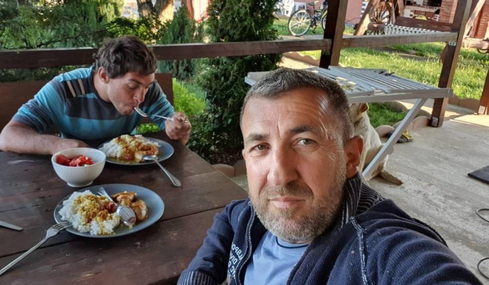 Un român i-a schimbat viața lui Iosif, un orfan de 18 ani pe care l-a găsit pe stradă, înfometat: ”Dumnezeu i-a oferit ochi frumoși și sănătate, dar niciun dram de noroc” 769514