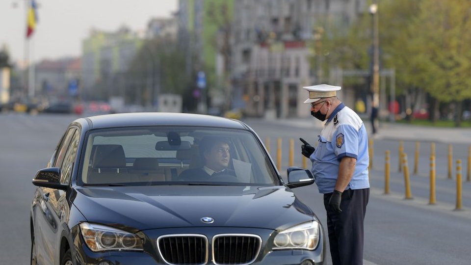Șofer prins beat și fără permis la volan, le-a promis 400 de euro polițiștilor ca să scape, în Dolj