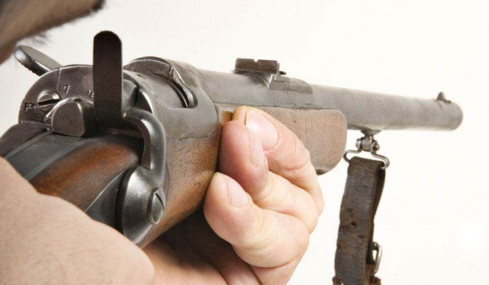 Un bărbat a murit după ce s-a împuşcat în casă, cu propria armă de vânătoare, la Galați