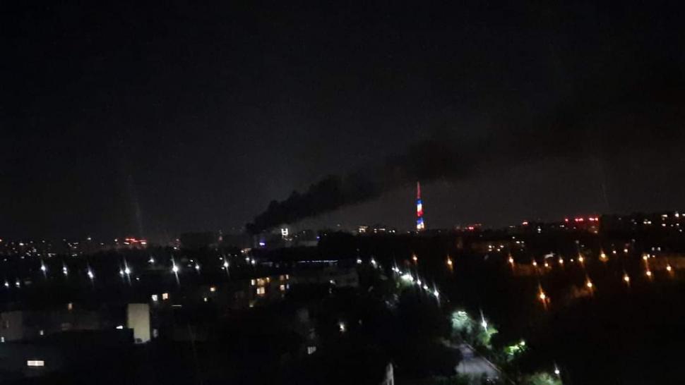 Incendiu puternic la un service auto din Bucureşti. Pompierii intervin cu 10 autospeciale. Trafic restricţionat 769911