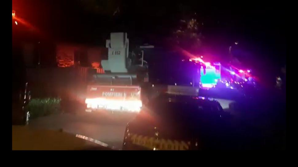 Incendiu puternic la un service auto din Bucureşti. Pompierii intervin cu 10 autospeciale. Trafic restricţionat 769916