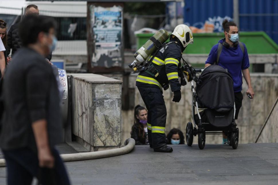 Primele imagini de la evacuarea călătorilor din metrou: ”Ne-a fost frică să nu murim asfixiați!” 769660