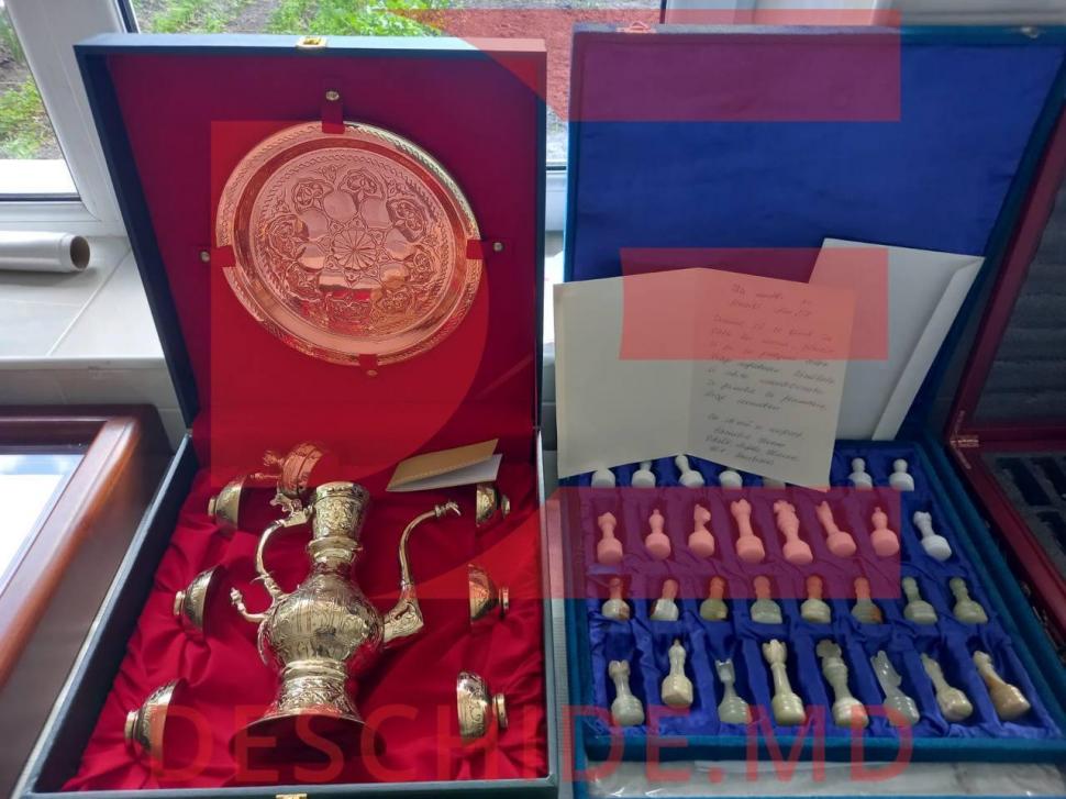 Suma uriașă de bani găsită la percheziții de procurorii care l-au reținut pe Igor Dodon 769857