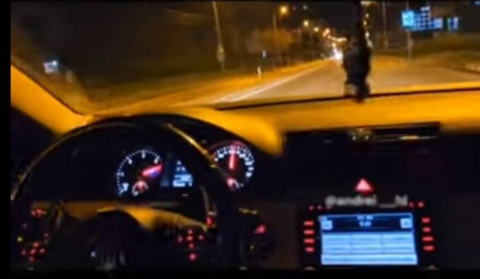 Un tânăr s-a filmat în timp ce gonea cu 200 de km/h prin fața Poliției Suceava. În 2021 a avut permisul suspendat 90 de zile