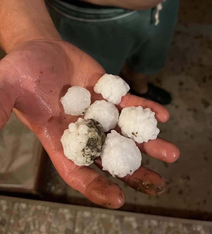 Haos provocat de furtună, la Timișoara: Acoperișuri smulse de vânt, locuințe inundate, grindină cât oul de găină 770188