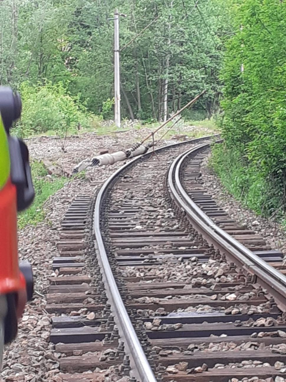 Locomotivă deraiată în Hunedoara. Mecanicul este rănit 770348