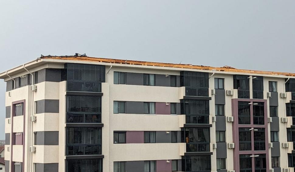 Furtună puternică în Bucureşti | Străzi şi bulevarde inundate, blocuri lăsate fără acoperişuri 770659