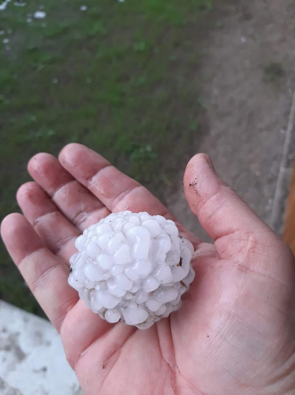 Ploaie cu grindină de mărimea unui ou de găină, în Bulgaria 770763