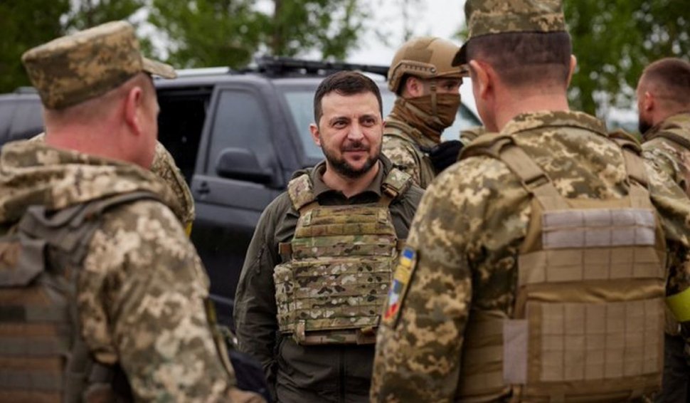 Volodimir Zelenski, vizită-surpriză pe linia frontului: "Sunt mândru de apărătorii noştri!"