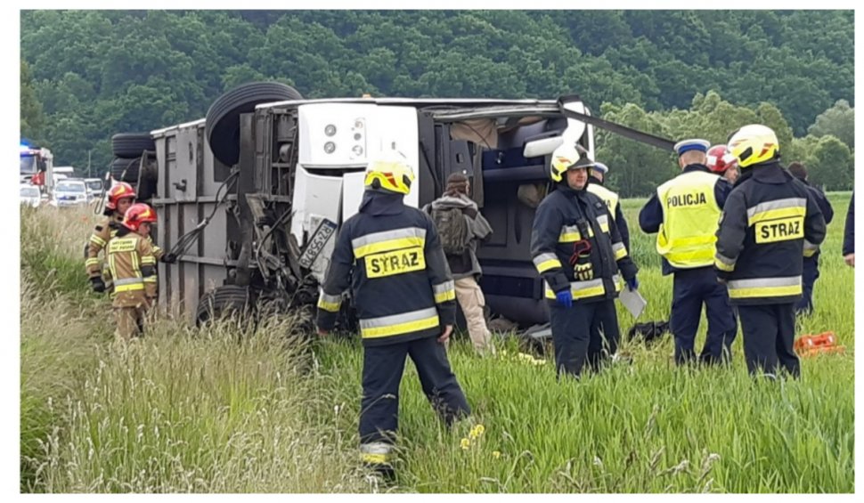 Un autobuz școlar, cu 23 de copii la bord, s-a prăbușit într-un șanț, în Polonia 