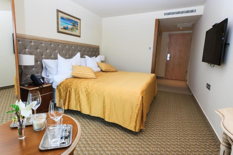 Cum arată și cât costă un sejur la hotelul lui Gigi Becali din Venus 770981