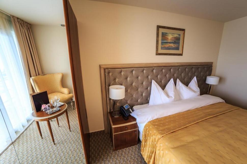 Cum arată și cât costă un sejur la hotelul lui Gigi Becali din Venus 770982