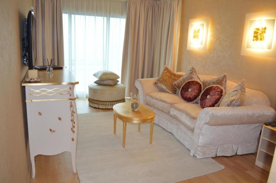 Cât costă o noapte de cazare la hotelul lui Gigi Becali din stațiunea Venus  771106