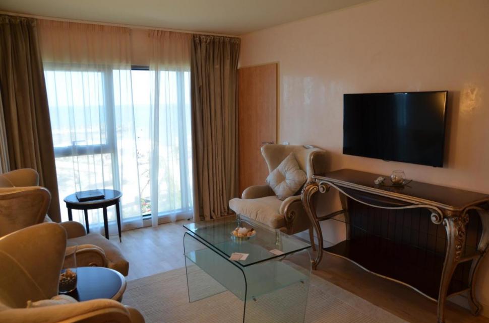 Cât costă o noapte de cazare la hotelul lui Gigi Becali din stațiunea Venus  771109