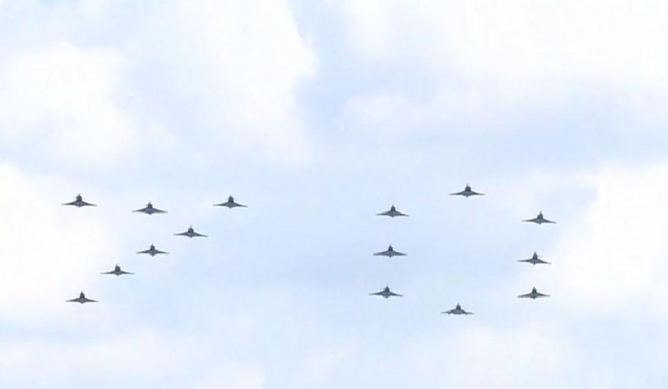 Avioanele "Taifun" au scris pe cerul Londrei numărul "70" la Jubileul de Platină al Reginei Elisabeta 771500