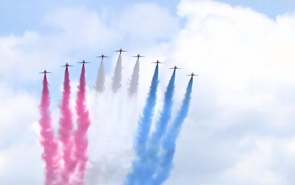 Avioanele "Taifun" au scris pe cerul Londrei numărul "70" la Jubileul de Platină al Reginei Elisabeta 771501