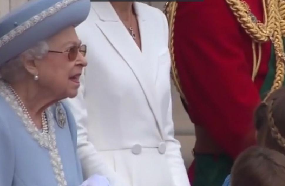 Avioanele "Taifun" au scris pe cerul Londrei numărul "70" la Jubileul de Platină al Reginei Elisabeta 771503