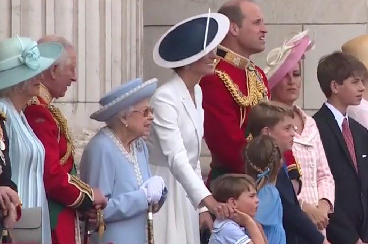 Avioanele "Taifun" au scris pe cerul Londrei numărul "70" la Jubileul de Platină al Reginei Elisabeta 771504