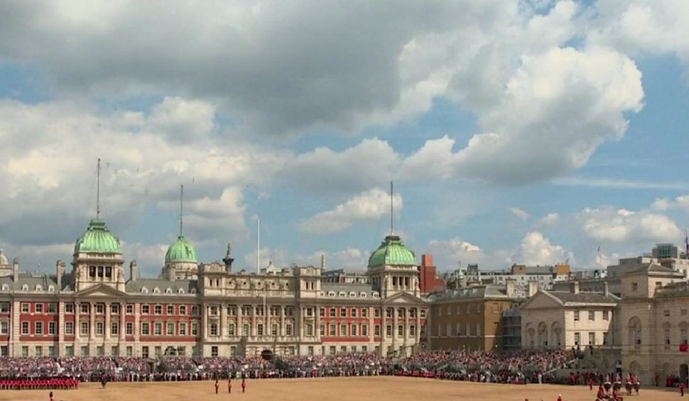 Emoții la Jubileul de Platină: două persoane au încercat să întrerupă parada militară de la Londra | Mesajul Reginei Elisabeta a II-a