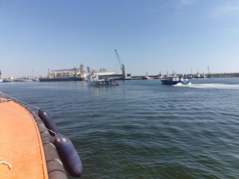 Ambarcaţiune suspectă în Marea Neagră, cu zeci de migranți la bord 771440