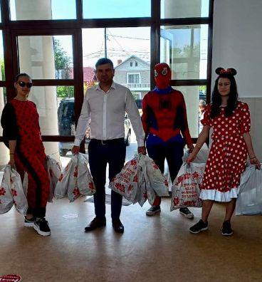 Un primar din Dâmboviţa și-a donat salariul pentru a oferi cadouri copiilor, de 1 Iunie 771625