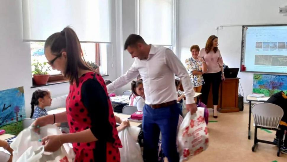 Un primar din Dâmboviţa și-a donat salariul pentru a oferi cadouri copiilor, de 1 Iunie 771626