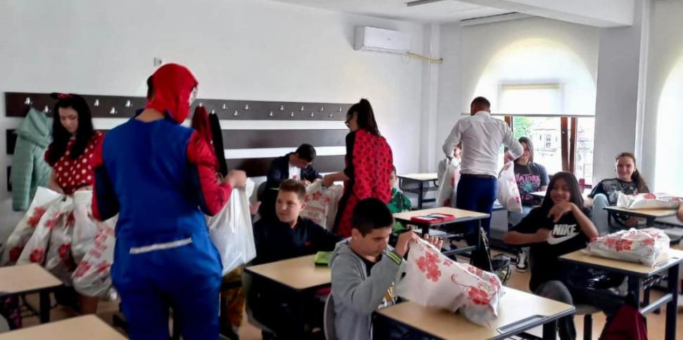 Un primar din Dâmboviţa și-a donat salariul pentru a oferi cadouri copiilor, de 1 Iunie 771627