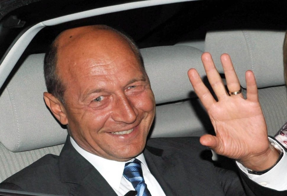 O nouă lovitură pentru Traian Băsescu. Ce amendă a primit după accidentul provocat în Capitală 