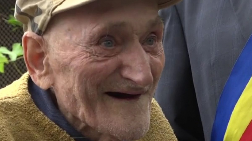 Secretul longevităţii veteranului de război ajuns la vârsta de 100 de ani
