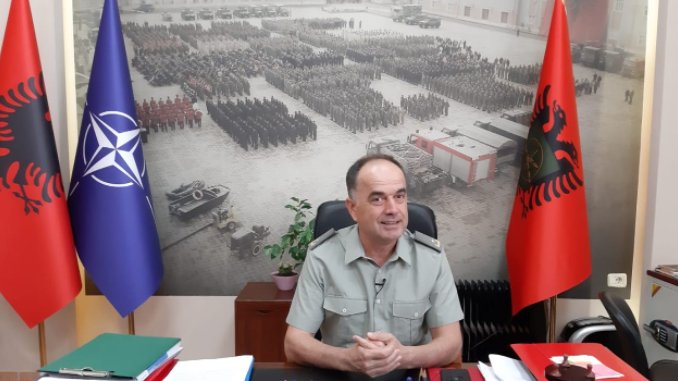 Şeful armatei din Albania, noul preşedinte al ţării