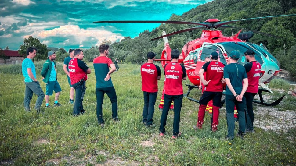 Turist accidentat în zona Râșnov, ajutat de salvamontişti şi preluat cu elicopterul SMURD 