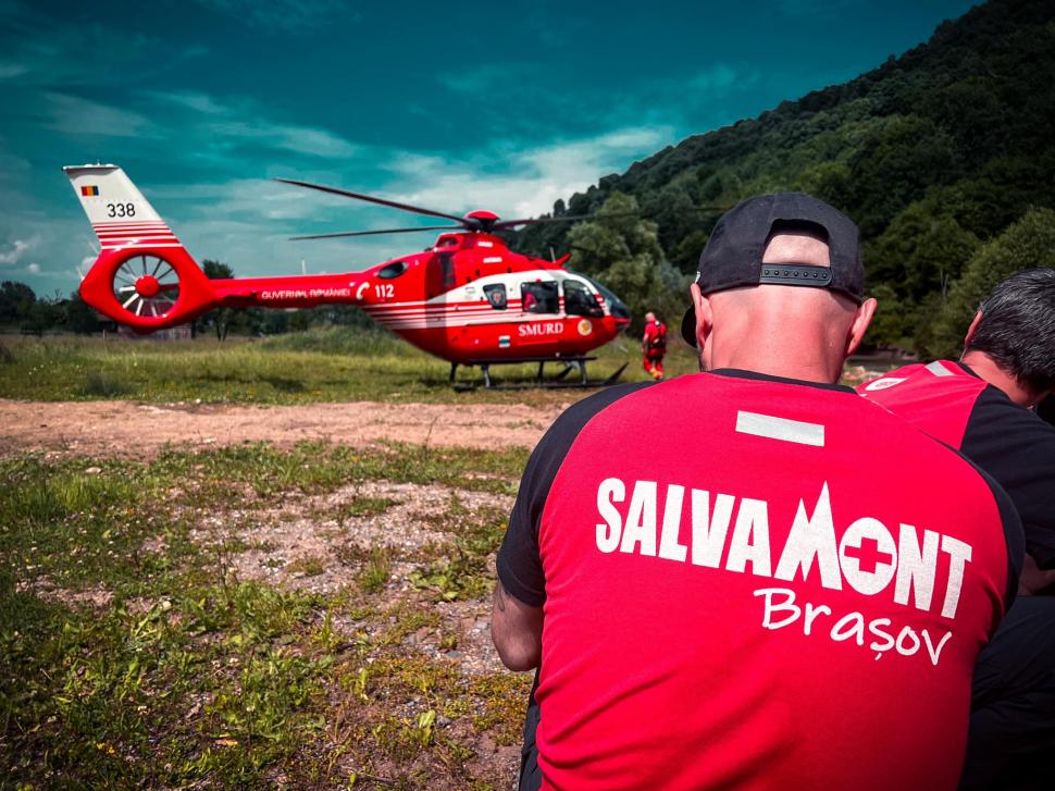 Turist accidentat în zona Râșnov, ajutat de salvamontişti şi preluat cu elicopterul SMURD  771839