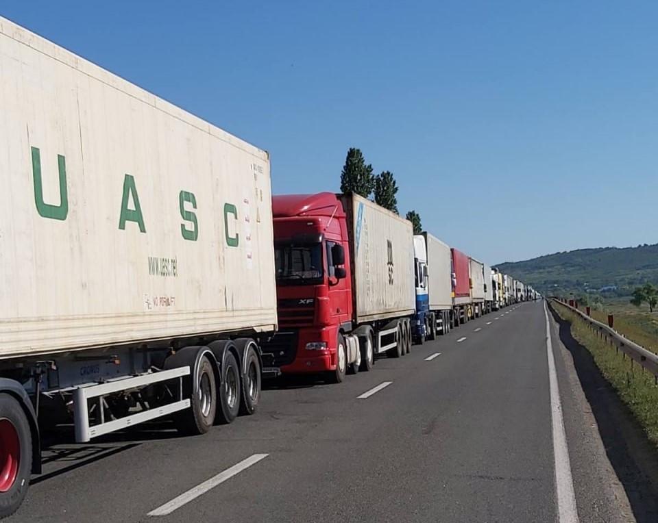 Vămile nu mai fac faţă. România, blocată de mărfurile din Ucraina: "Nu dormim de zile întregi ca să nu pierdem rândul" 772240