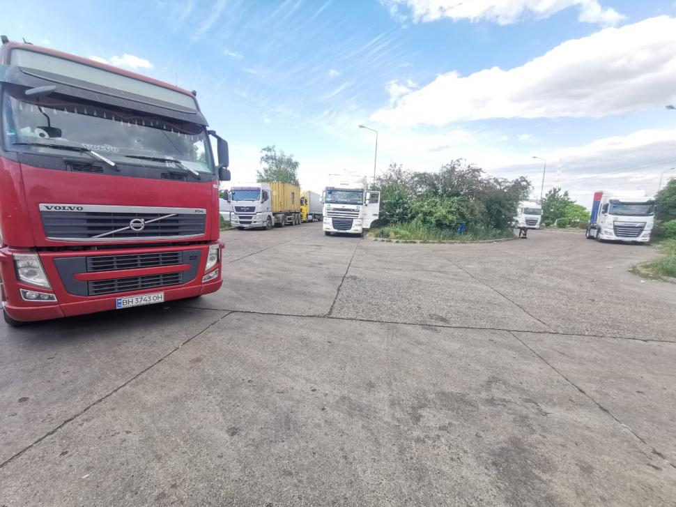 Vămile nu mai fac faţă. România, blocată de mărfurile din Ucraina: "Nu dormim de zile întregi ca să nu pierdem rândul" 772241