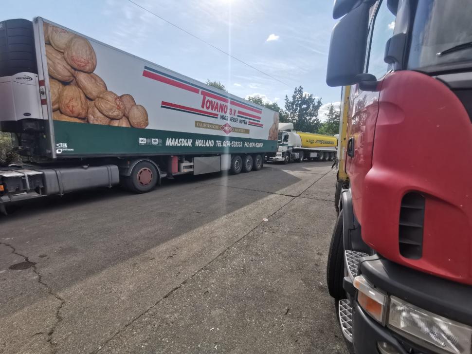 Vămile nu mai fac faţă. România, blocată de mărfurile din Ucraina: "Nu dormim de zile întregi ca să nu pierdem rândul" 772242