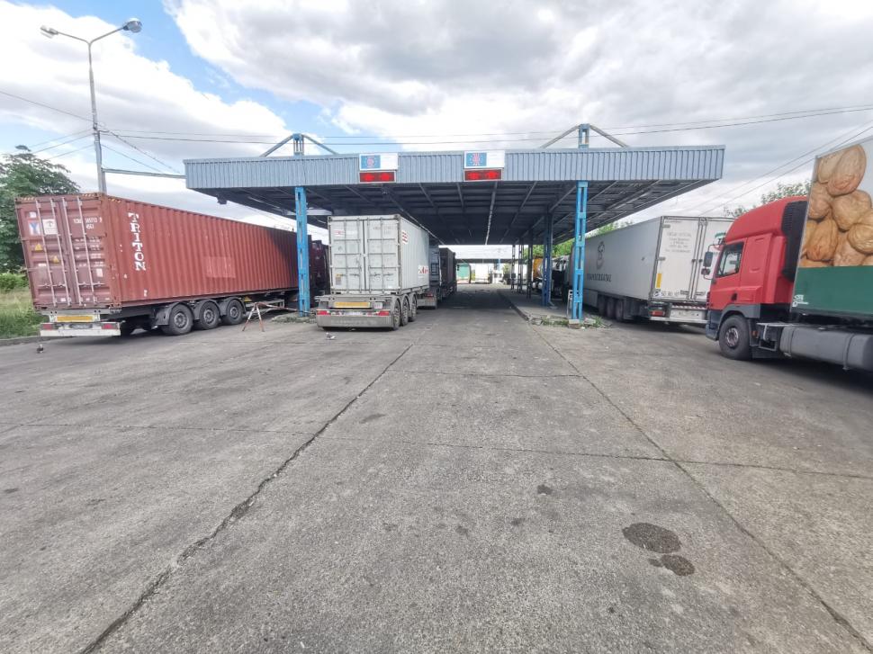 Vămile nu mai fac faţă. România, blocată de mărfurile din Ucraina: "Nu dormim de zile întregi ca să nu pierdem rândul" 772243