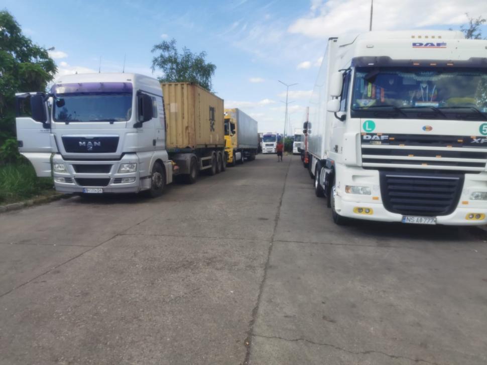 Vămile nu mai fac faţă. România, blocată de mărfurile din Ucraina: "Nu dormim de zile întregi ca să nu pierdem rândul" 772246