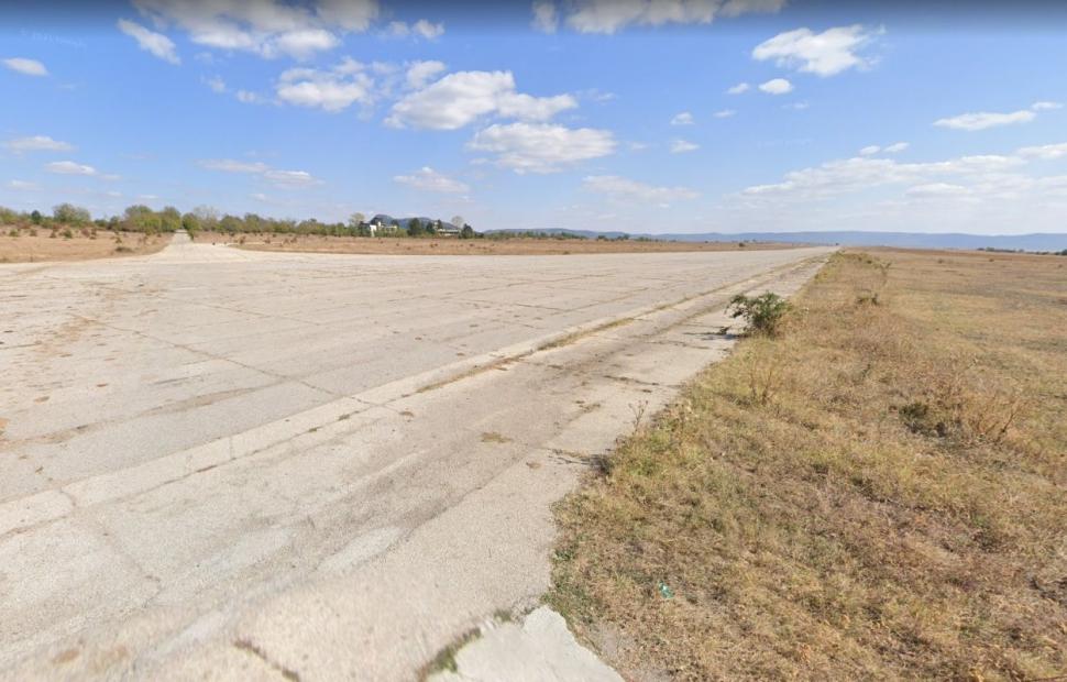 "Avionul-fantomă" a aterizat pe un aerodrom din nord-estul Bulgariei | În Ungaria, echipajul a alimentat "la canistră" 772602