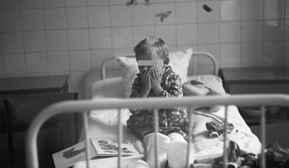 Copii, condamnaţi la o viaţă de coşmar din cauza nepăsării autorităţilor. Niciun spital de stat din România nu are centru de testare genetică