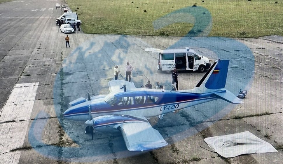 Imagini exclusive cu avionul misterios care a survolat ilegal România