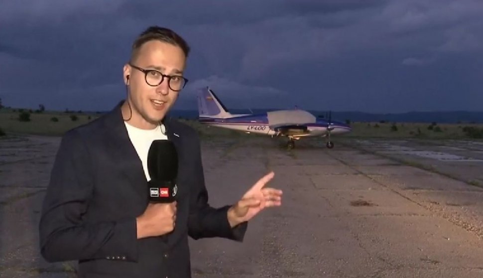 Echipa Antena 3 transmite de lângă avionul care a zburat ilegal prin România și a aterizat în Bulgaria