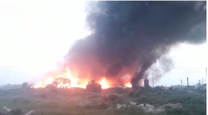 Incendiu puternic la un depozit de butelii din Piteşti. Pompierii intervin să limiteze dezastrul 772702