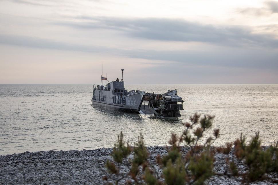 Zeci de nave și avioane ruse, desfășurate în Marea Baltică. NATO este prezent în zonă cu vase de război 772572