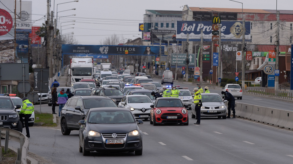 Poliția Rutieră avertizează șoferii să evite vineri DN1, "pentru a preîntâmpina formarea eventualelor ambuteiaje"