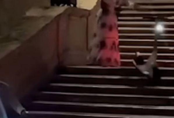 Treptele Spaniole din Roma, devastate cu trotineta de doi turiști americani. Pedeapsa aplicată de autorități este fără precedent 772632