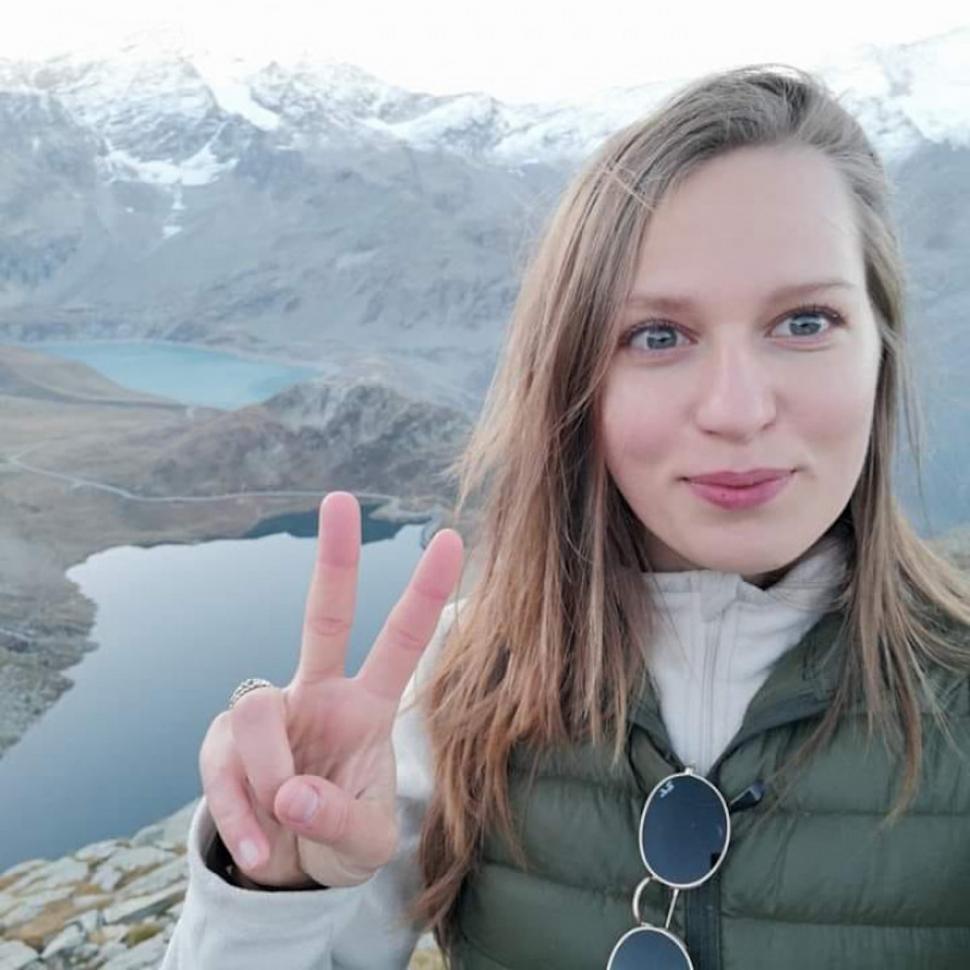 Trupul unei românce de 30 de ani, descoperit într-o prăpastie de 100 de metri, în Italia 772546