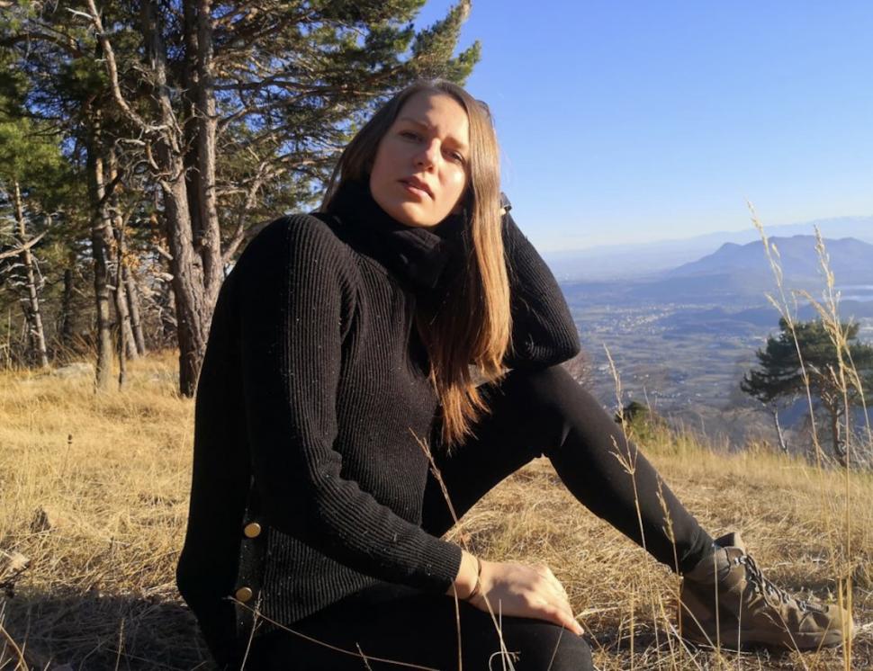 Trupul unei românce de 30 de ani, descoperit într-o prăpastie de 100 de metri, în Italia 772547