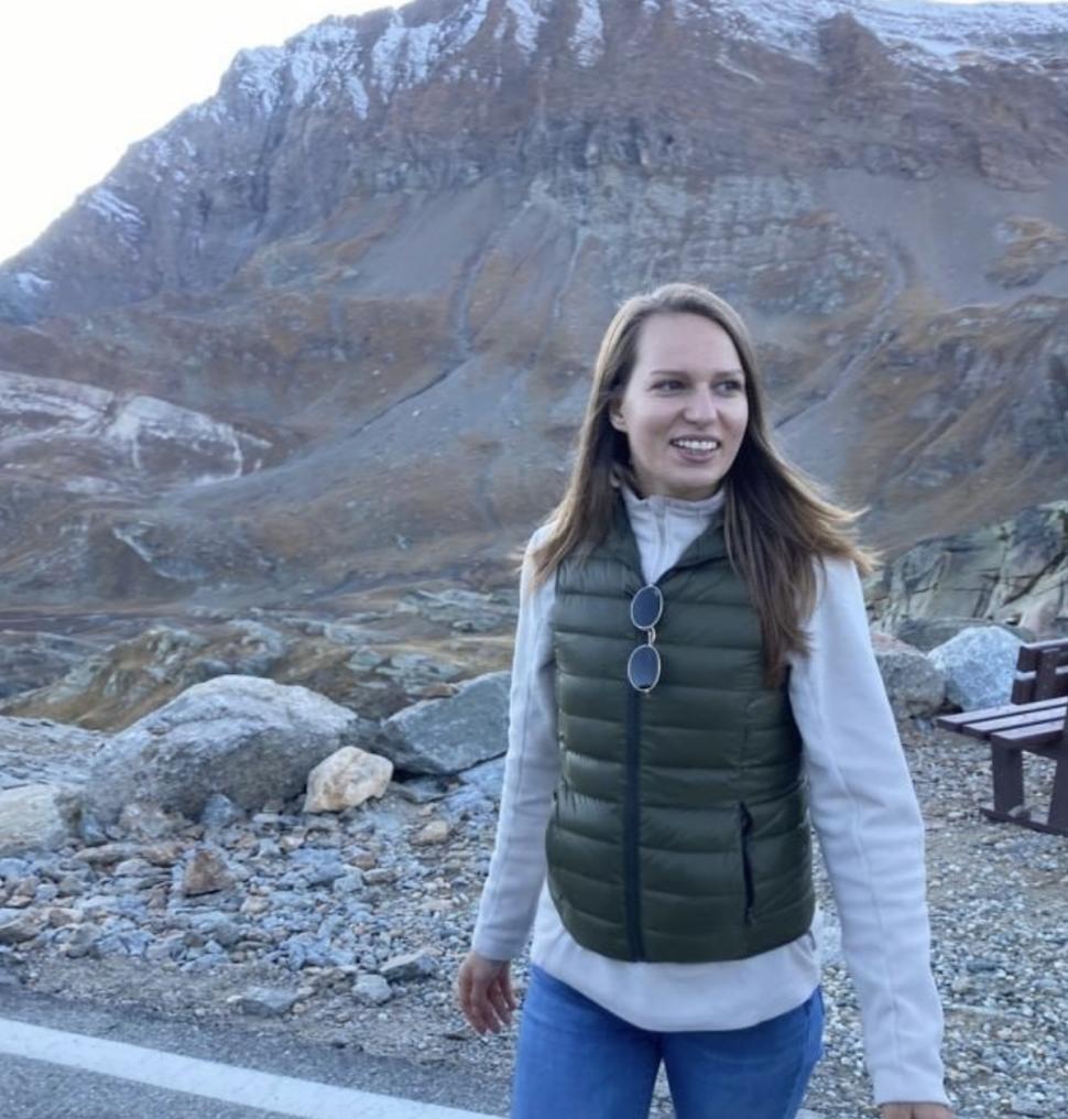 Trupul unei românce de 30 de ani, descoperit într-o prăpastie de 100 de metri, în Italia 772549